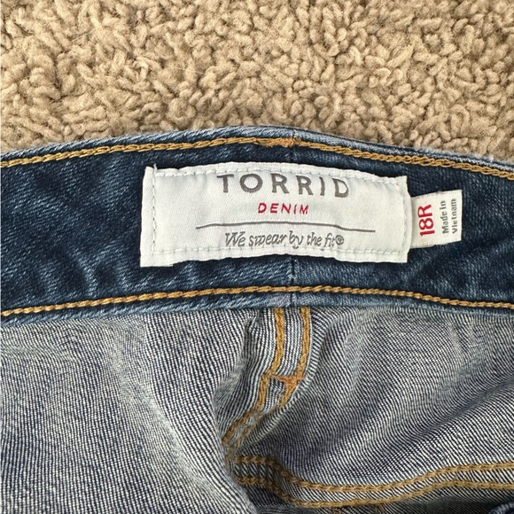 Torrid skinny Jeans. - Picture 3 of 3